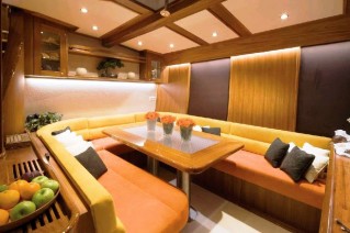 Lady Thuraya -  Salon
